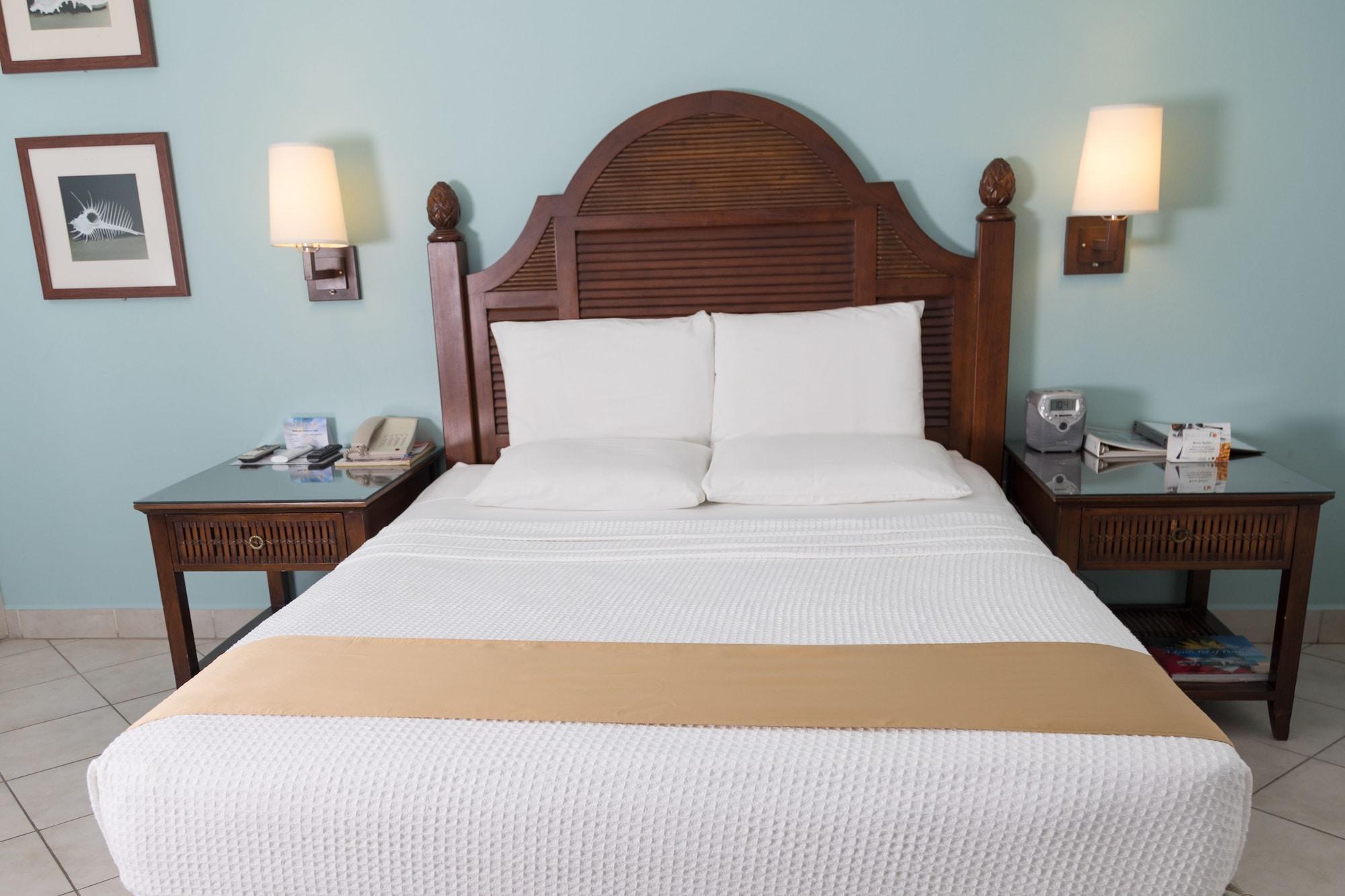 Trade Winds Hotel Dickenson Bay Bagian luar foto