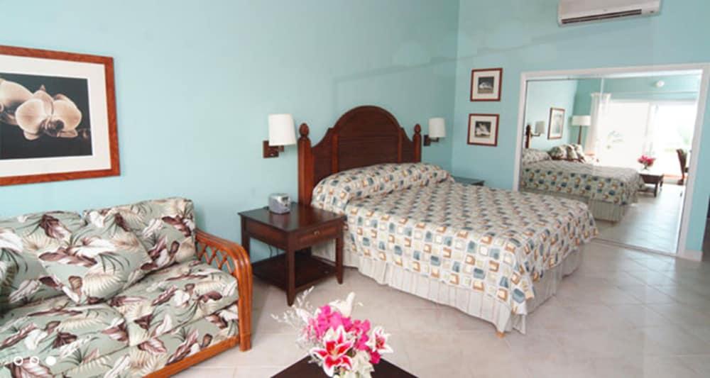 Trade Winds Hotel Dickenson Bay Bagian luar foto