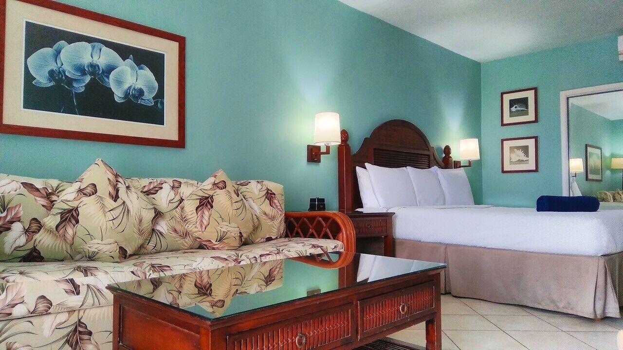 Trade Winds Hotel Dickenson Bay Bagian luar foto