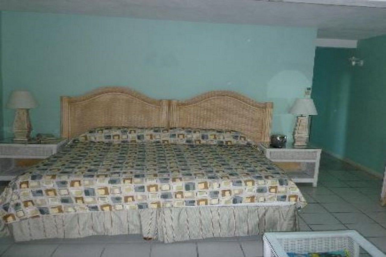Trade Winds Hotel Dickenson Bay Bagian luar foto