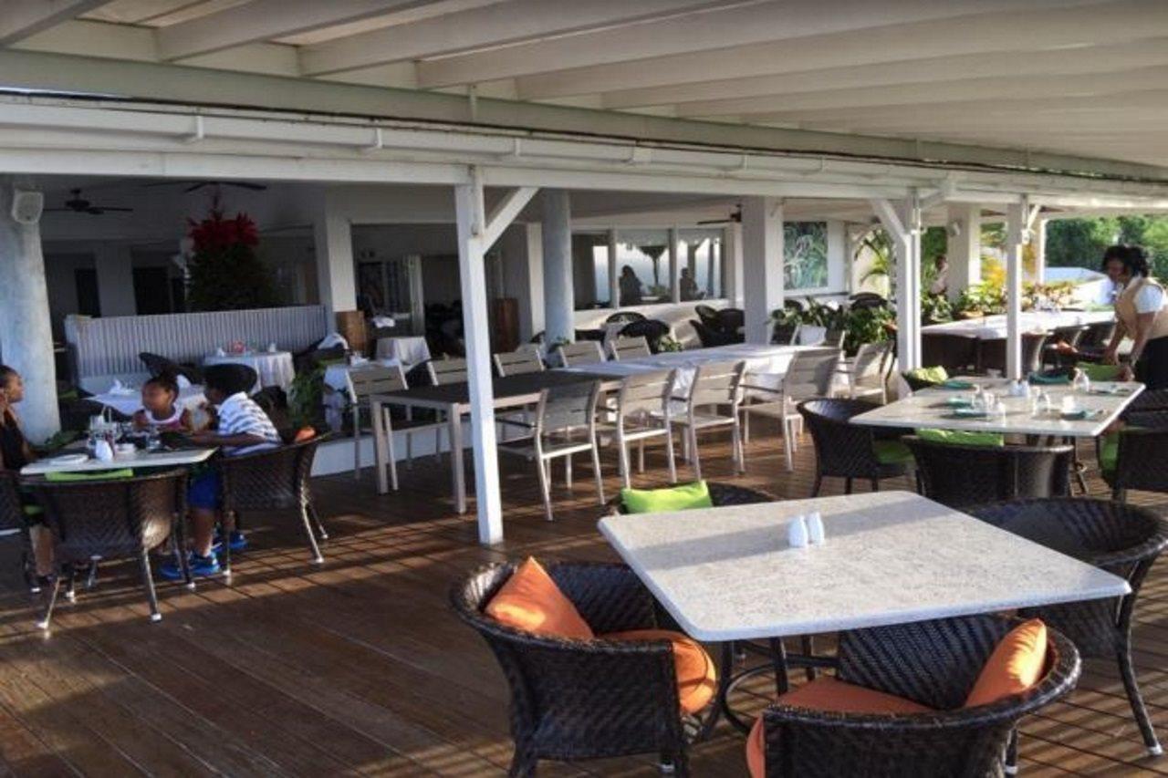 Trade Winds Hotel Dickenson Bay Bagian luar foto