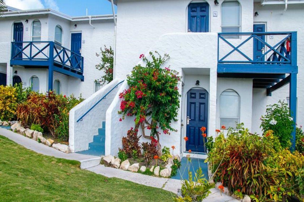 Trade Winds Hotel Dickenson Bay Bagian luar foto