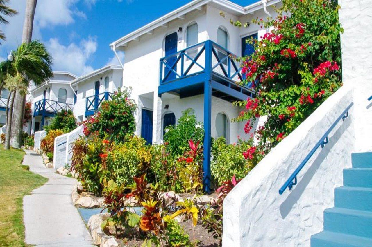 Trade Winds Hotel Dickenson Bay Bagian luar foto