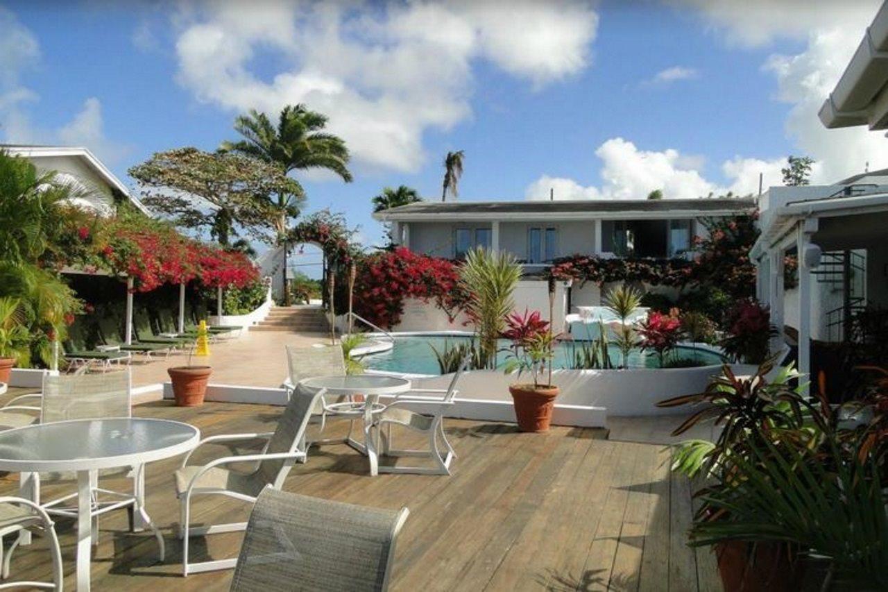 Trade Winds Hotel Dickenson Bay Bagian luar foto