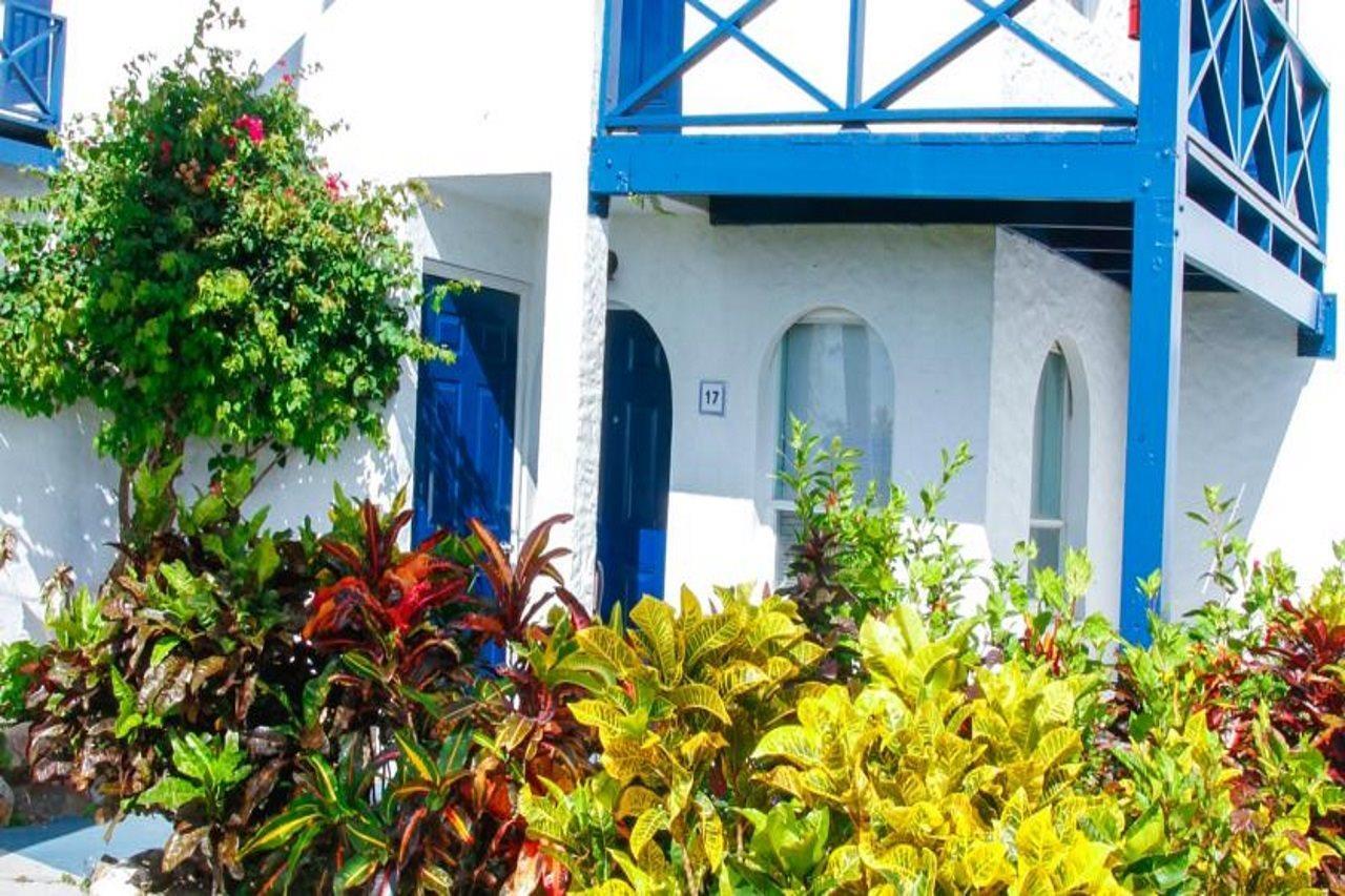 Trade Winds Hotel Dickenson Bay Bagian luar foto