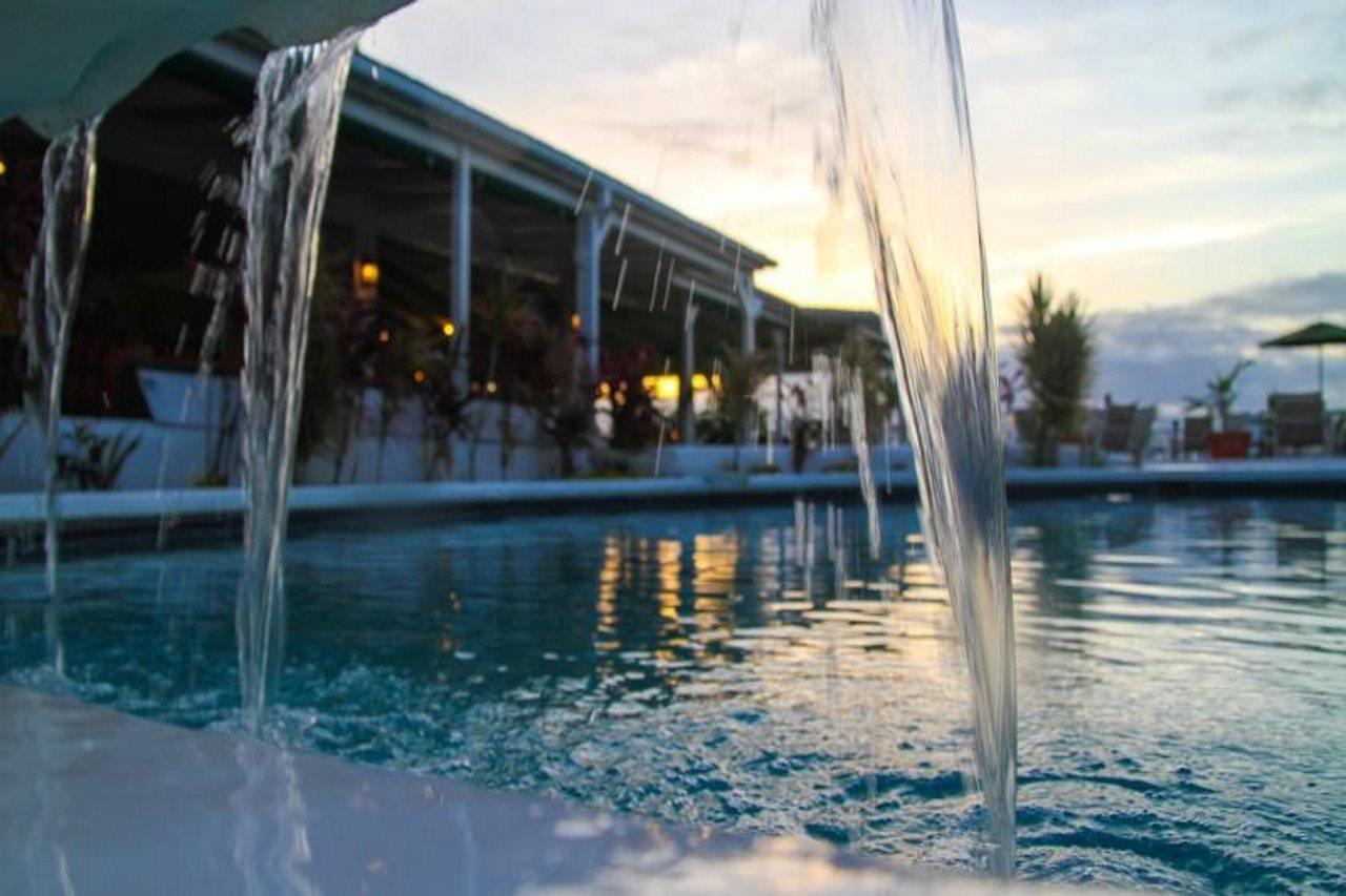 Trade Winds Hotel Dickenson Bay Bagian luar foto