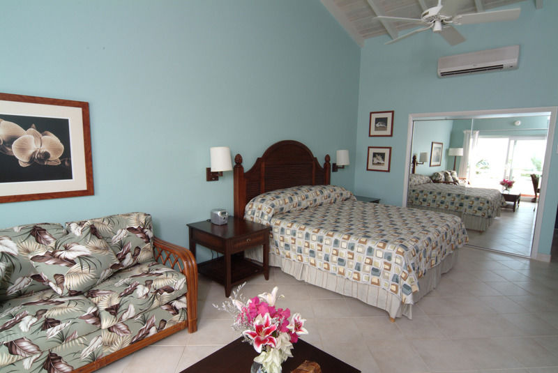 Trade Winds Hotel Dickenson Bay Bagian luar foto