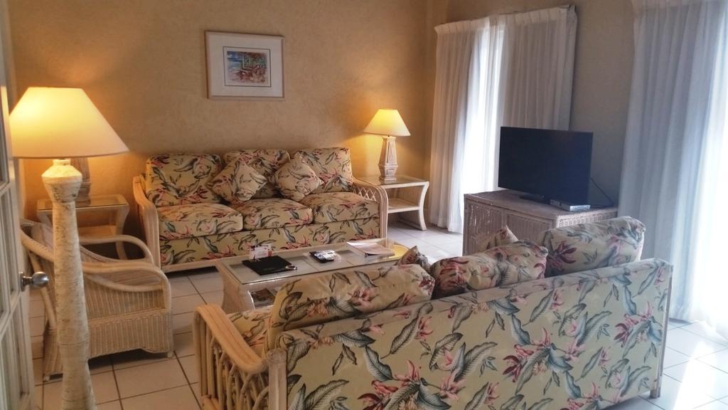 Trade Winds Hotel Dickenson Bay Bagian luar foto