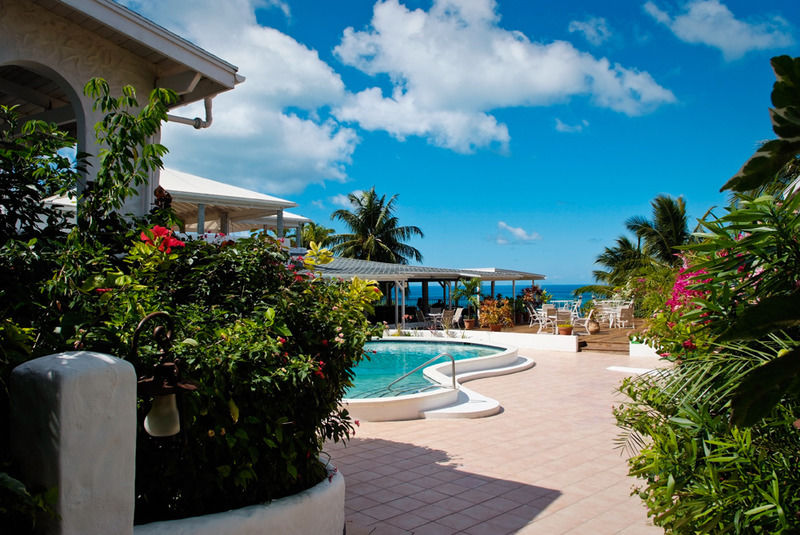 Trade Winds Hotel Dickenson Bay Bagian luar foto