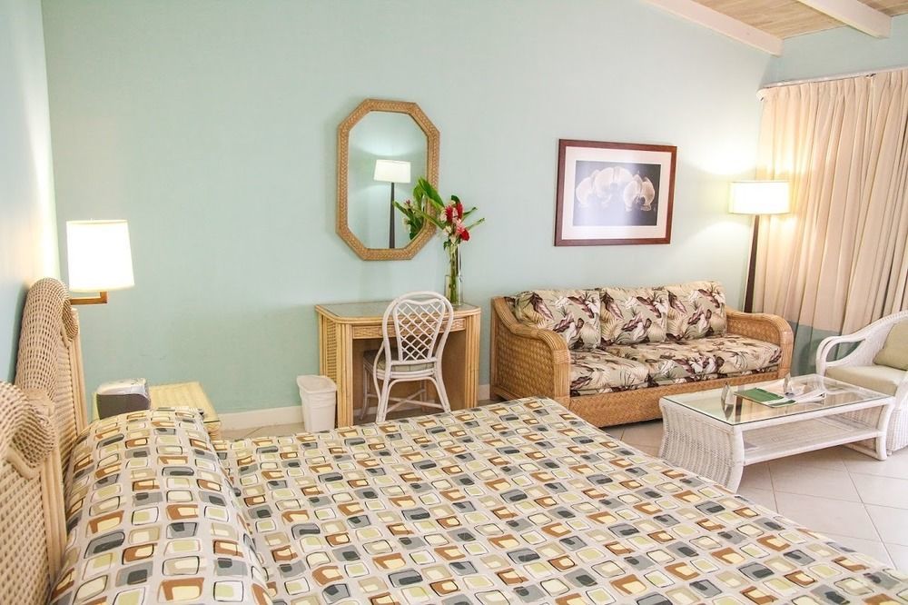 Trade Winds Hotel Dickenson Bay Bagian luar foto