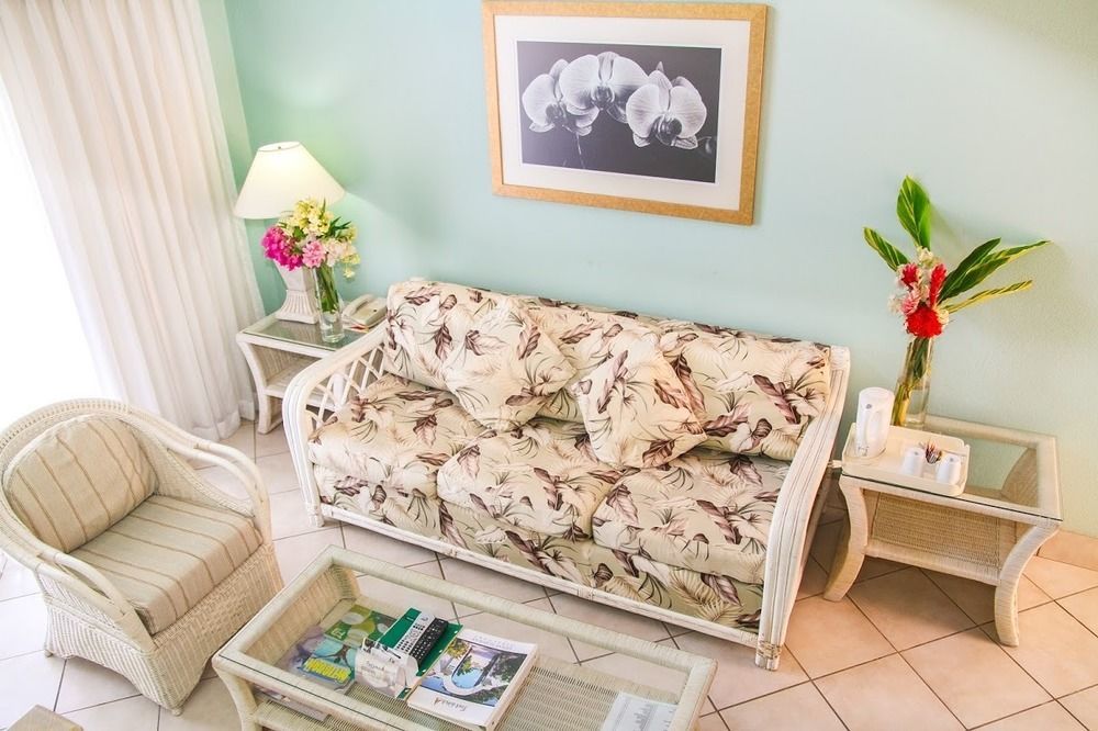 Trade Winds Hotel Dickenson Bay Bagian luar foto