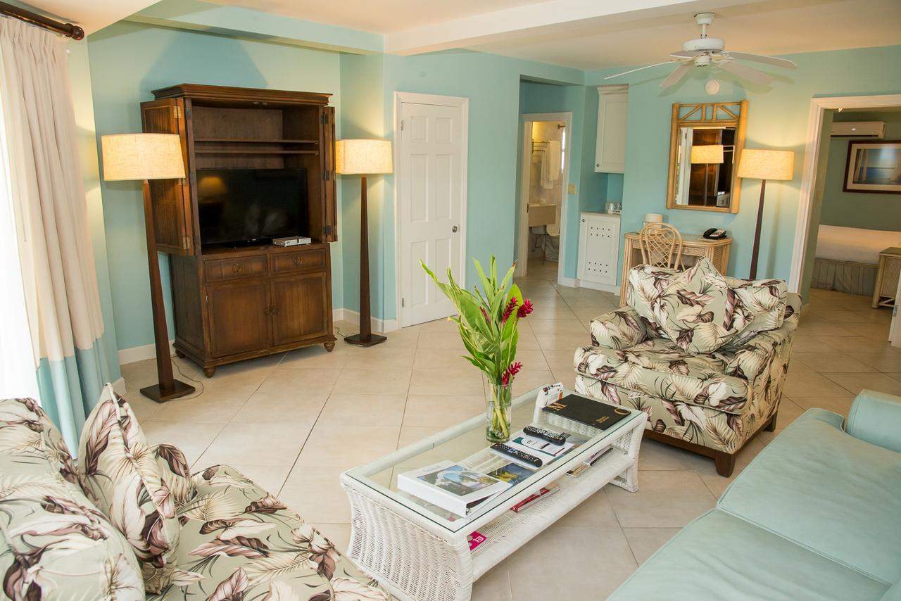 Trade Winds Hotel Dickenson Bay Bagian luar foto